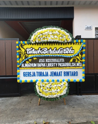 Papan Bunga Duka di Medan Maimun